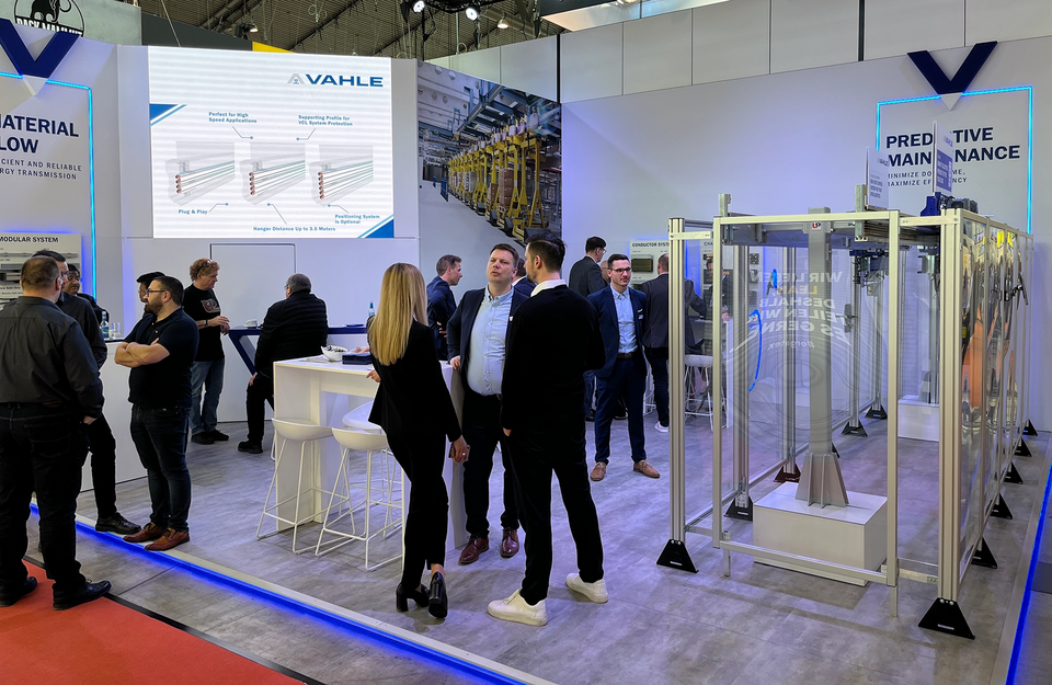 Visitors to the VAHLE stand at LogiMAT learned all about the latest products and tools from the energy and data transfer expert. (Photo: VAHLE)