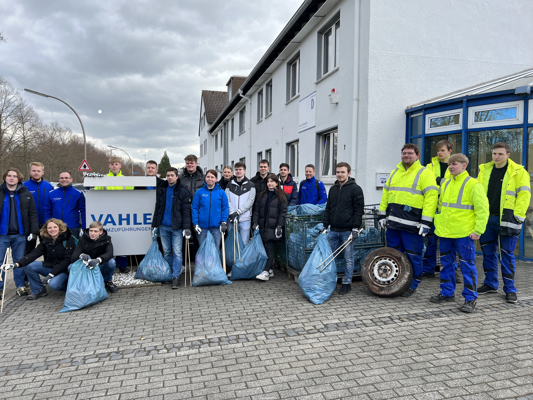 On VAHLE Cleanup Day, the area around our company headquarters in Kamen was cleared of trash and other litter. (Photo: VAHLE)