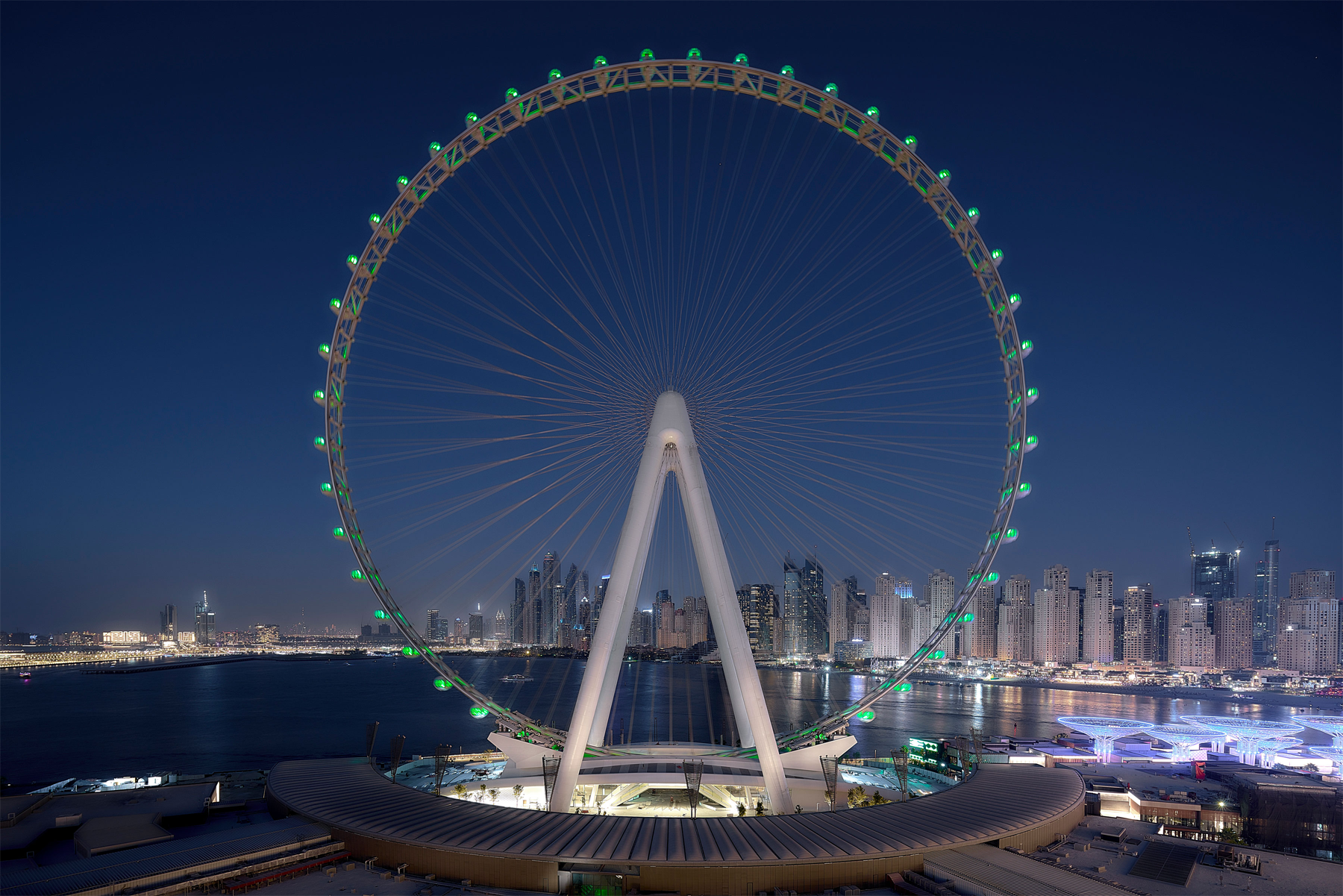 Beginnt sich in Kürze zu drehen: Für die Energieversorgung der 48 Luxus-Kabinen des weltweit größten Riesenrades Ain Dubai sorgen VAHLE Stromschienen Systeme. (Foto: Ain Dubai)