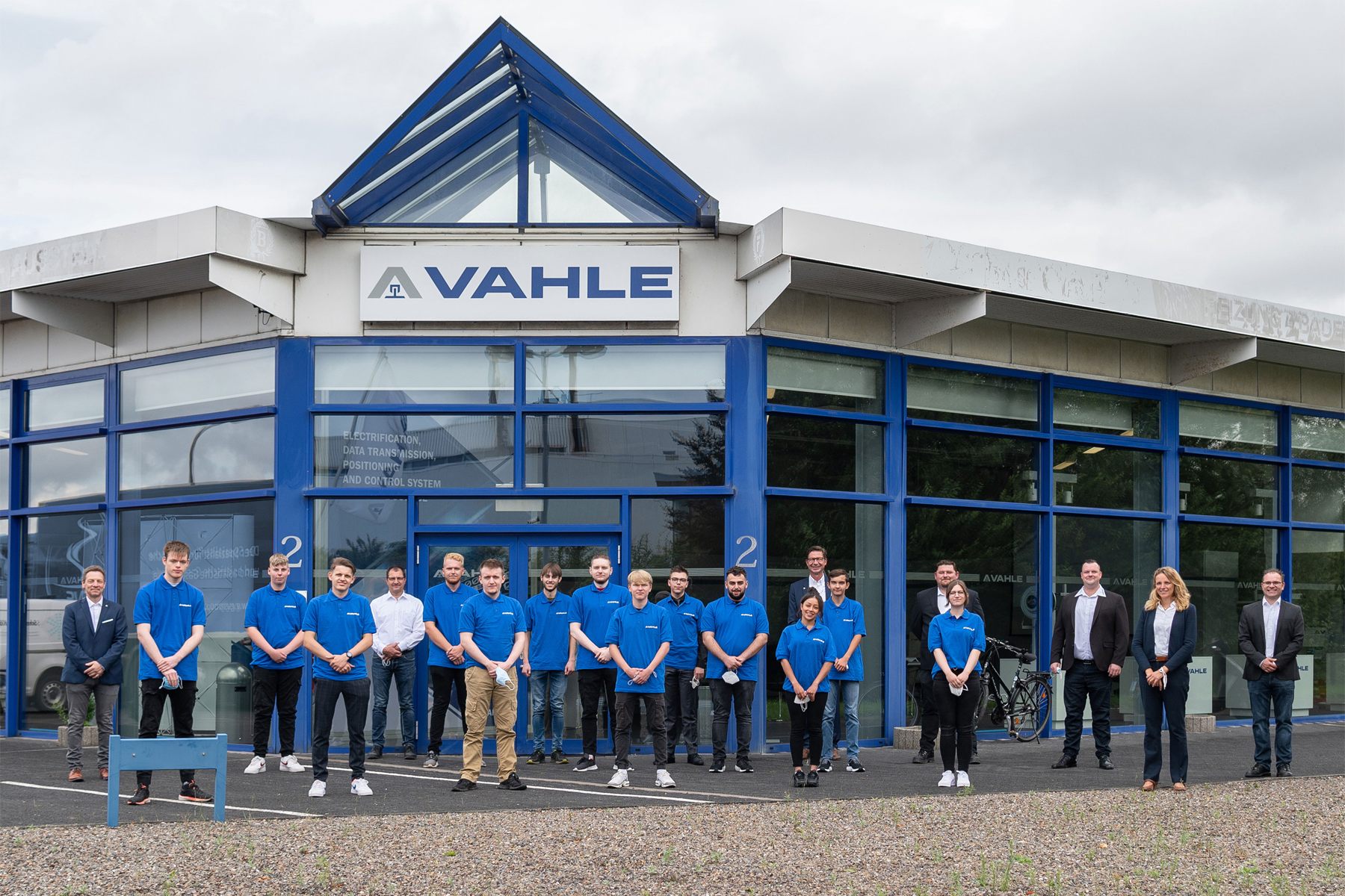 13 apprentices started their careers today at Paul Vahle GmbH & Co. KG into their professional lives. (Photo: VAHLE)