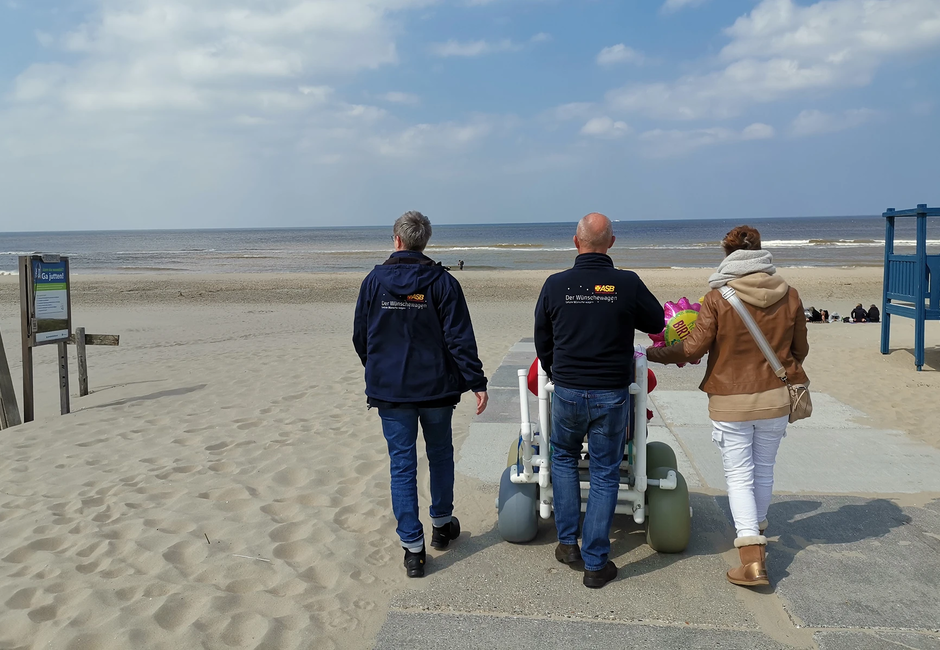 Whether it's to the seaside, to the stadium, to a concert or home again - the ASB Münsterland Regional Association fulfills a last wish for seriously ill people with the wish car. (Photo: Arbeiter-Samariter-Bund RV Münsterland e.V.)