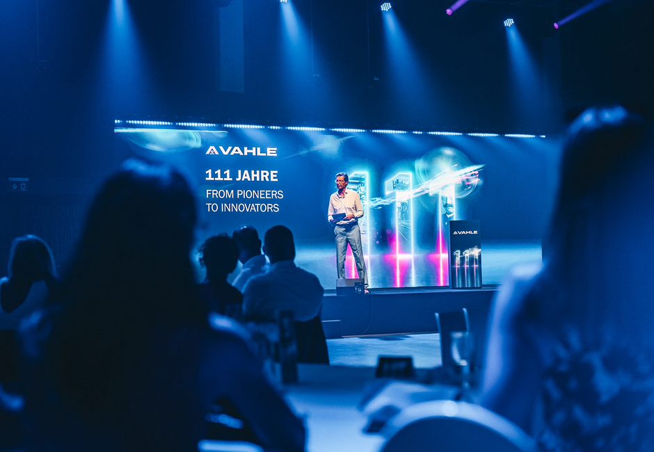 Managing Director Achim Dries, among others, opened the celebrations last Friday with his speech, which marked the impressive milestone of 111 years of entrepreneurship (Photo: VAHLE)