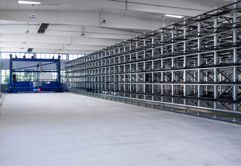 330 storage units, mainly storing aluminum, copper and plastic, are available in the state-of-the-art honeycomb warehouse of Paul Vahle GmbH & Co. KG is available. (Photo: VAHLE)